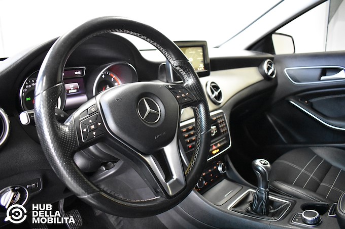 MERCEDES-BENZ GLA 180 CDI Sport